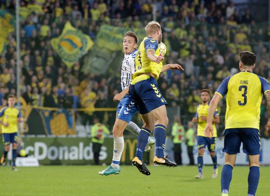10-Sport-football-soccer-casper-nielsen-header